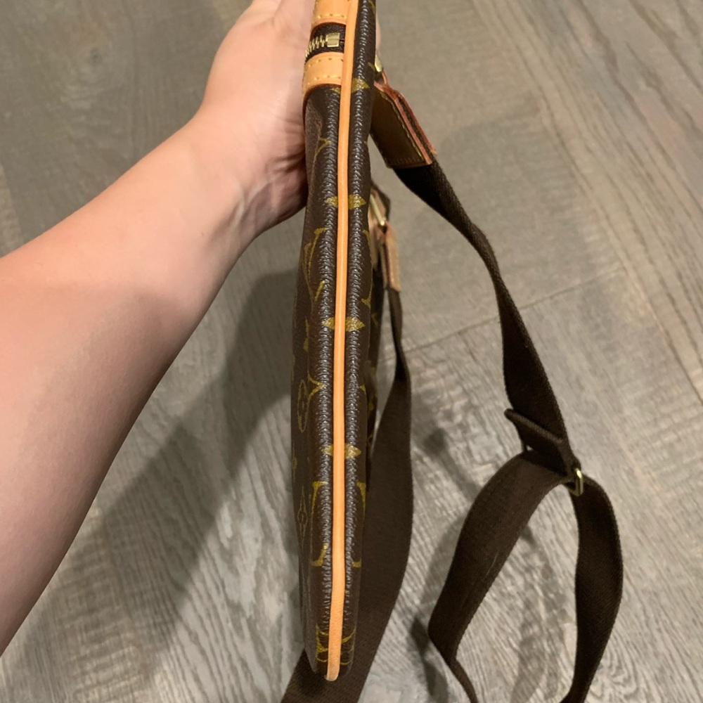 Louis Vuitton Crossbody - Picture 15 of 16